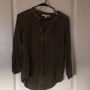 Green 3/4 shirt. Very cute!